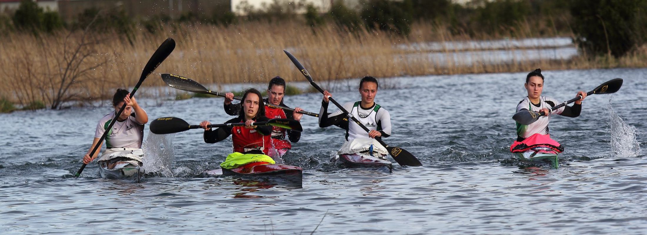 8 metales para el Piragüismo Pamplona-Iruñea Piraguismoa en el Campeonato de Euskadi