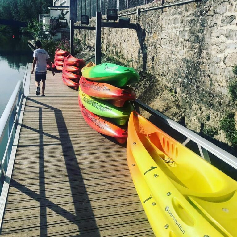 Alquiler de kayak en el río Arga
