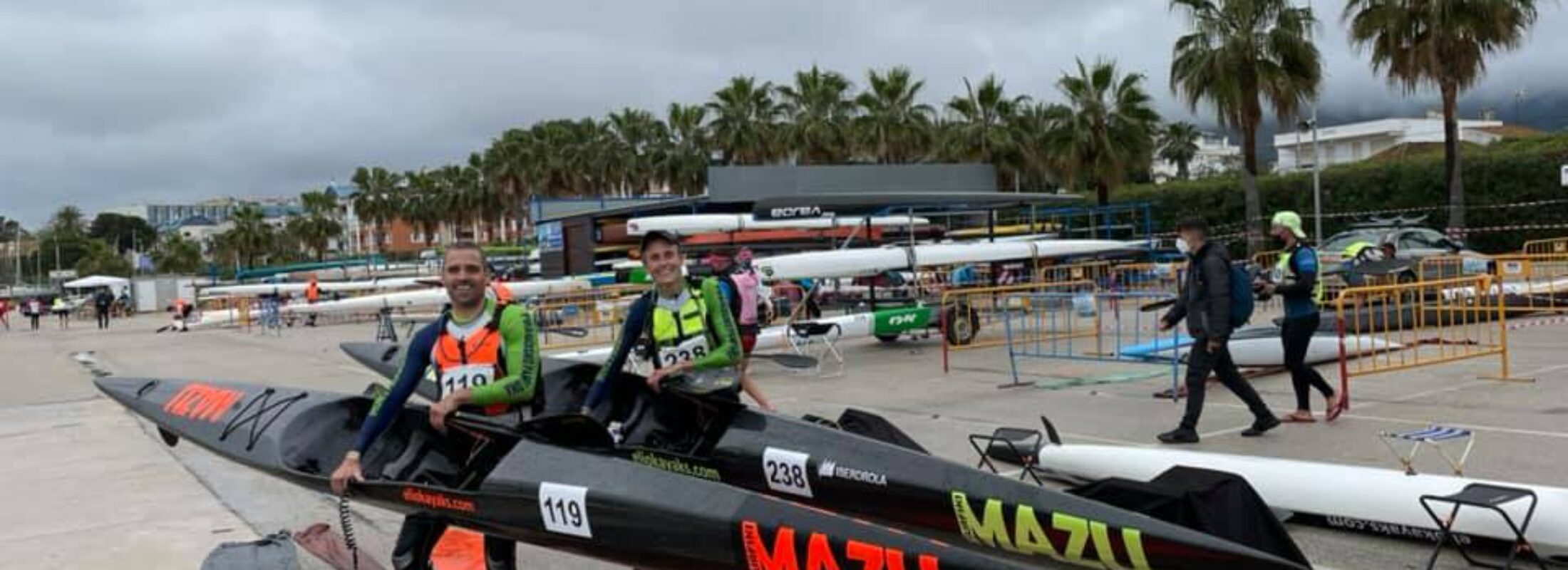 FILIPE BESADA Y AMAIA OSABA EN EL PÓDIUM  DE LA COPA DE ESPAÑA DE KAYAK DE MAR